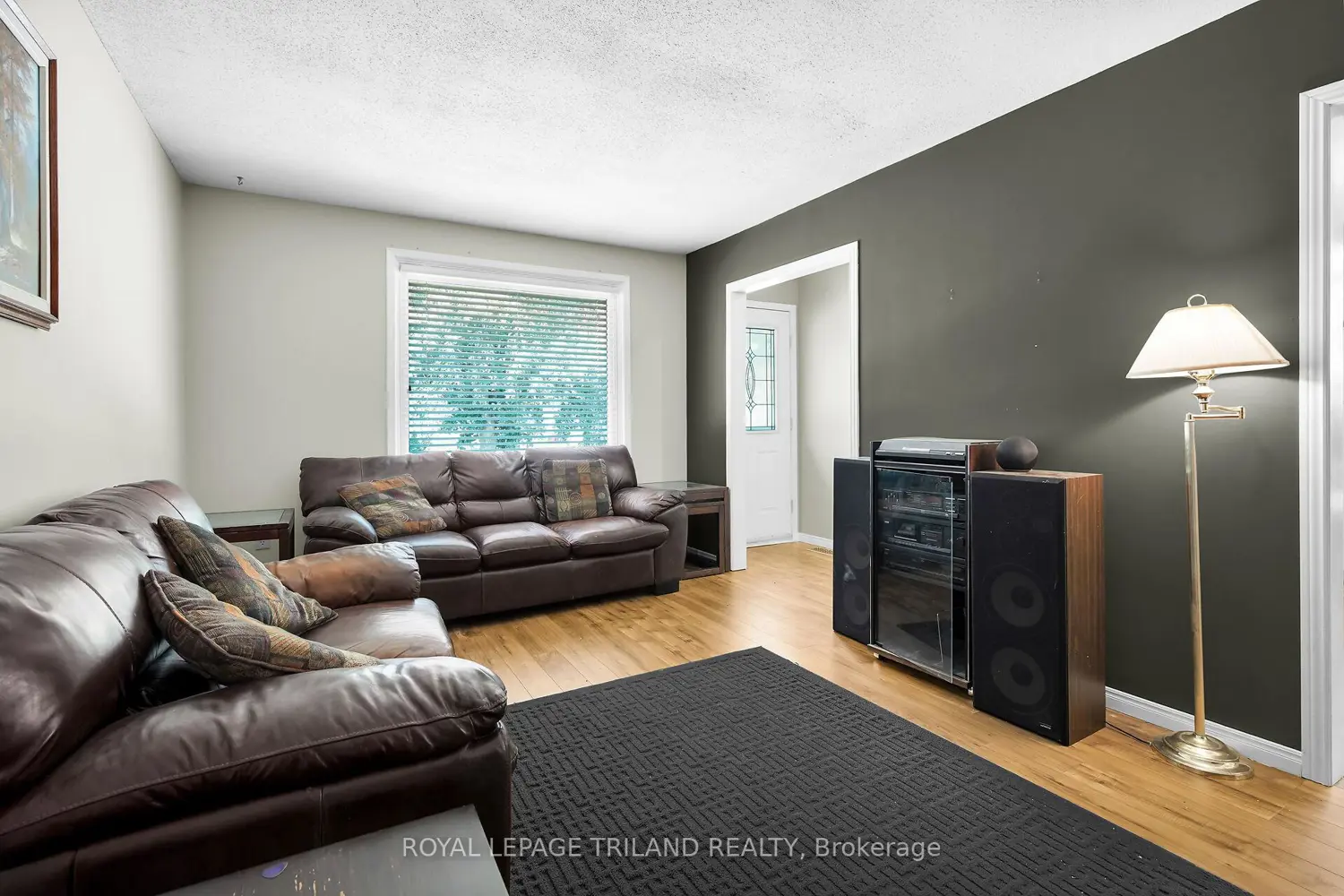 132 Ardsley Crescent photo 5