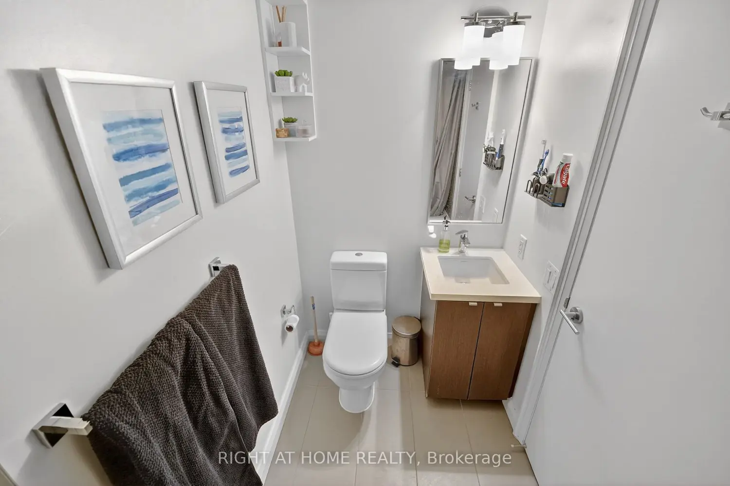 Additional image 17 of 155 Yorkville Avenue 2512