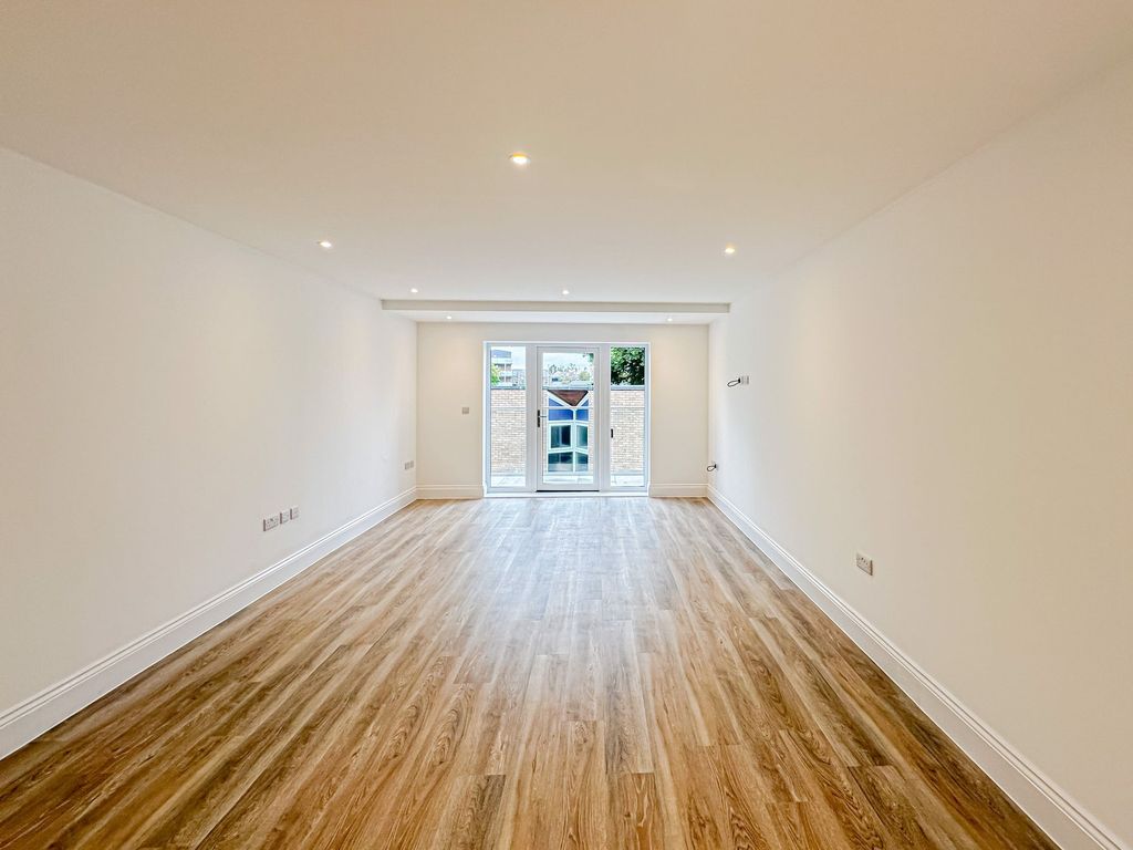 Additional image 4 of 3 bed flat for sale5 Bryan Court, 4 Rocky Lane CH60