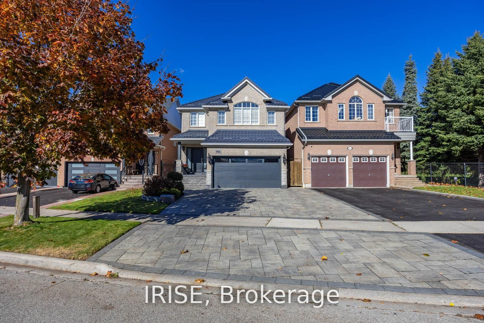 855 Knotty Pine Grove, Mississauga, ON, L5W 1K2