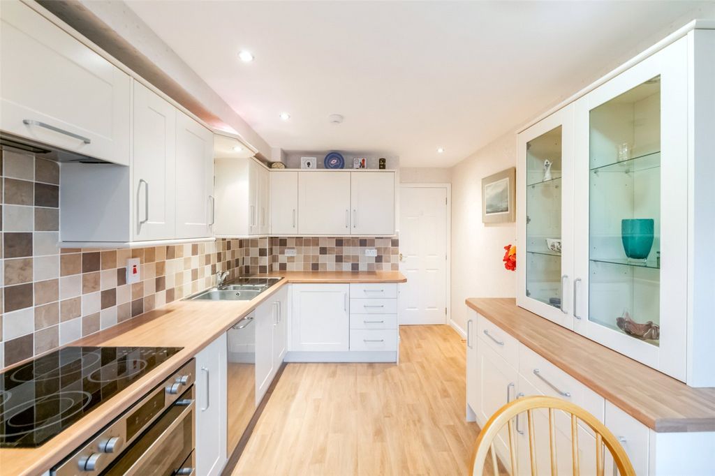 Additional image 10 of 2 bed flat for saleBeechwood Gardens, The Garden Wing, Stirling FK8