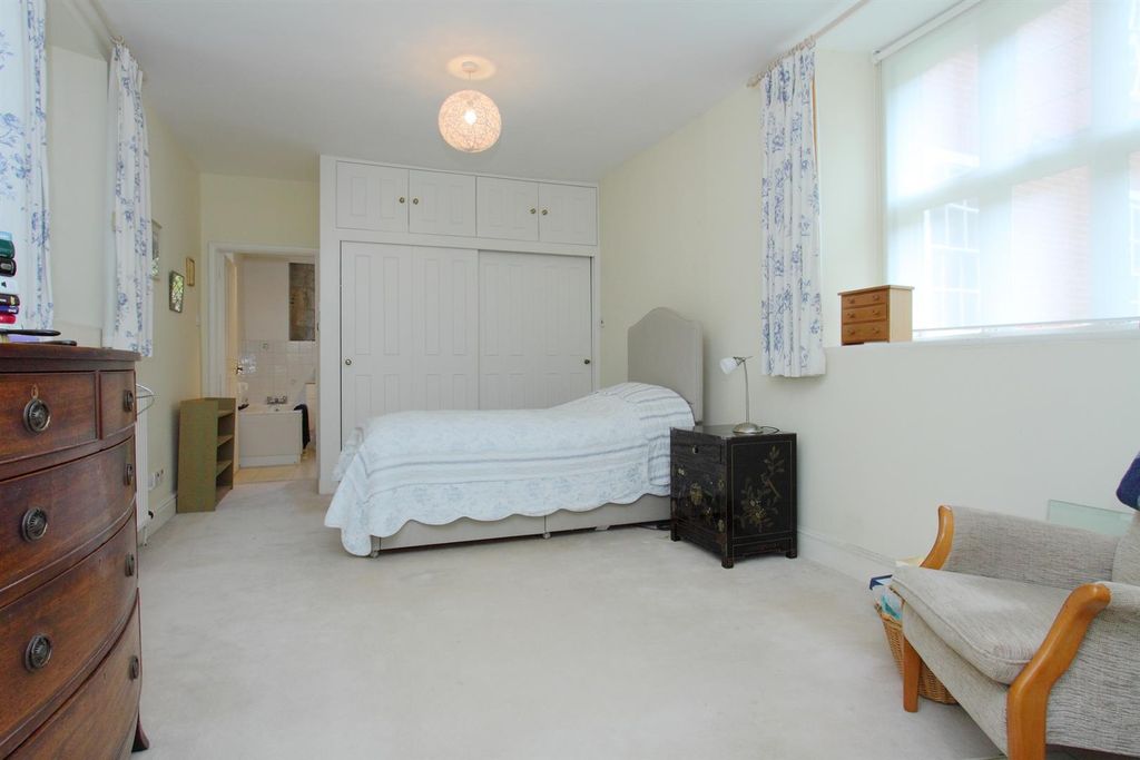 Additional image 9 of 2 bed flat for saleThe Close, Salisbury SP1
