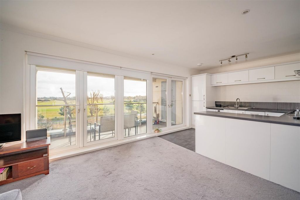 Additional image 4 of 2 bed flat for saleVictoria Street, Carnoustie DD7
