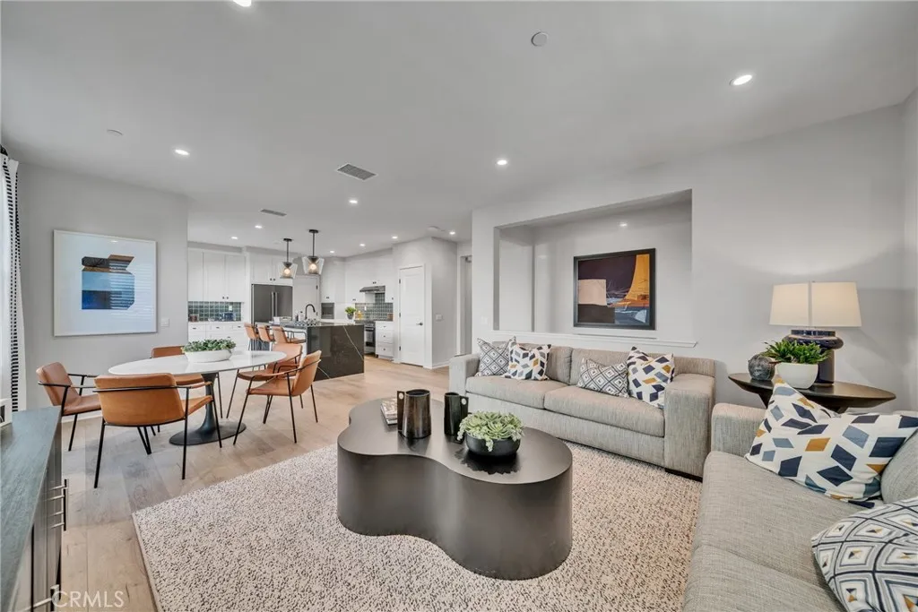 Additional image 5 of 124 Sunnyside, Irvine, CA 92618