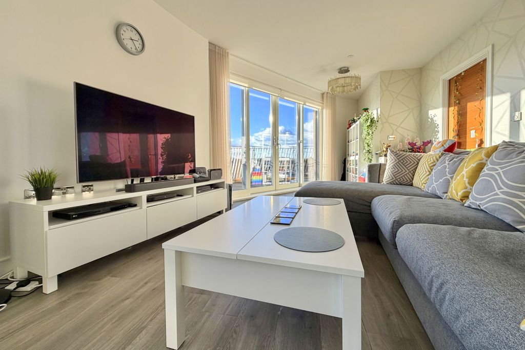2 bed penthouse for saleSovereign Point, Bath BA2 photo 3