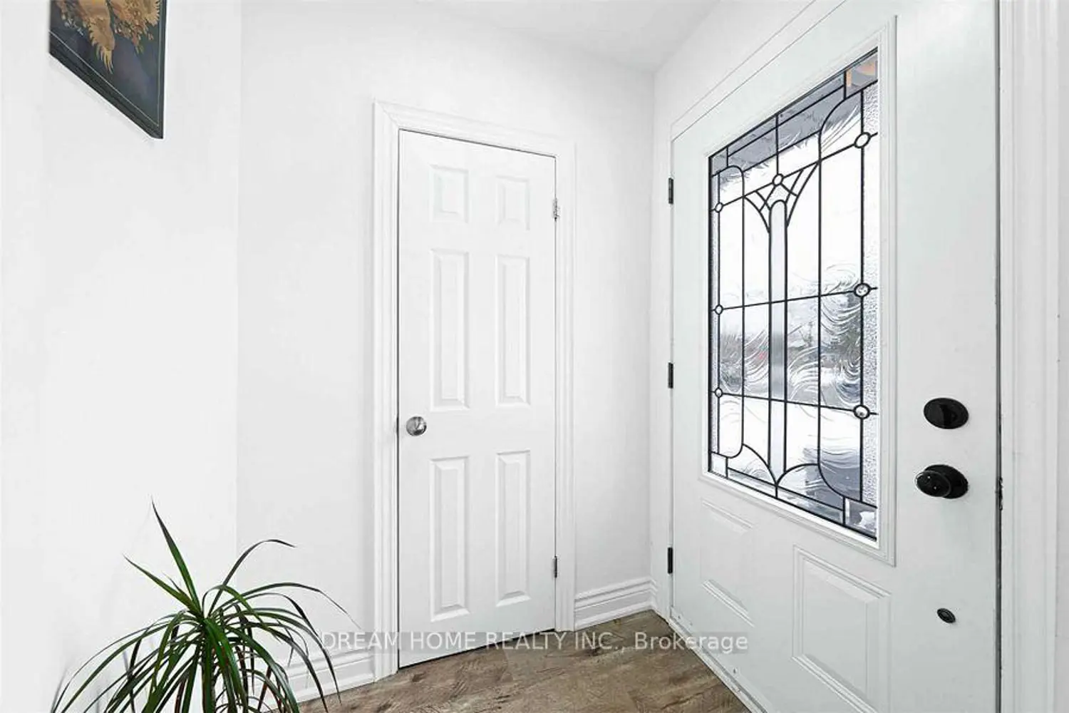 302 Crosby Avenue photo 2
