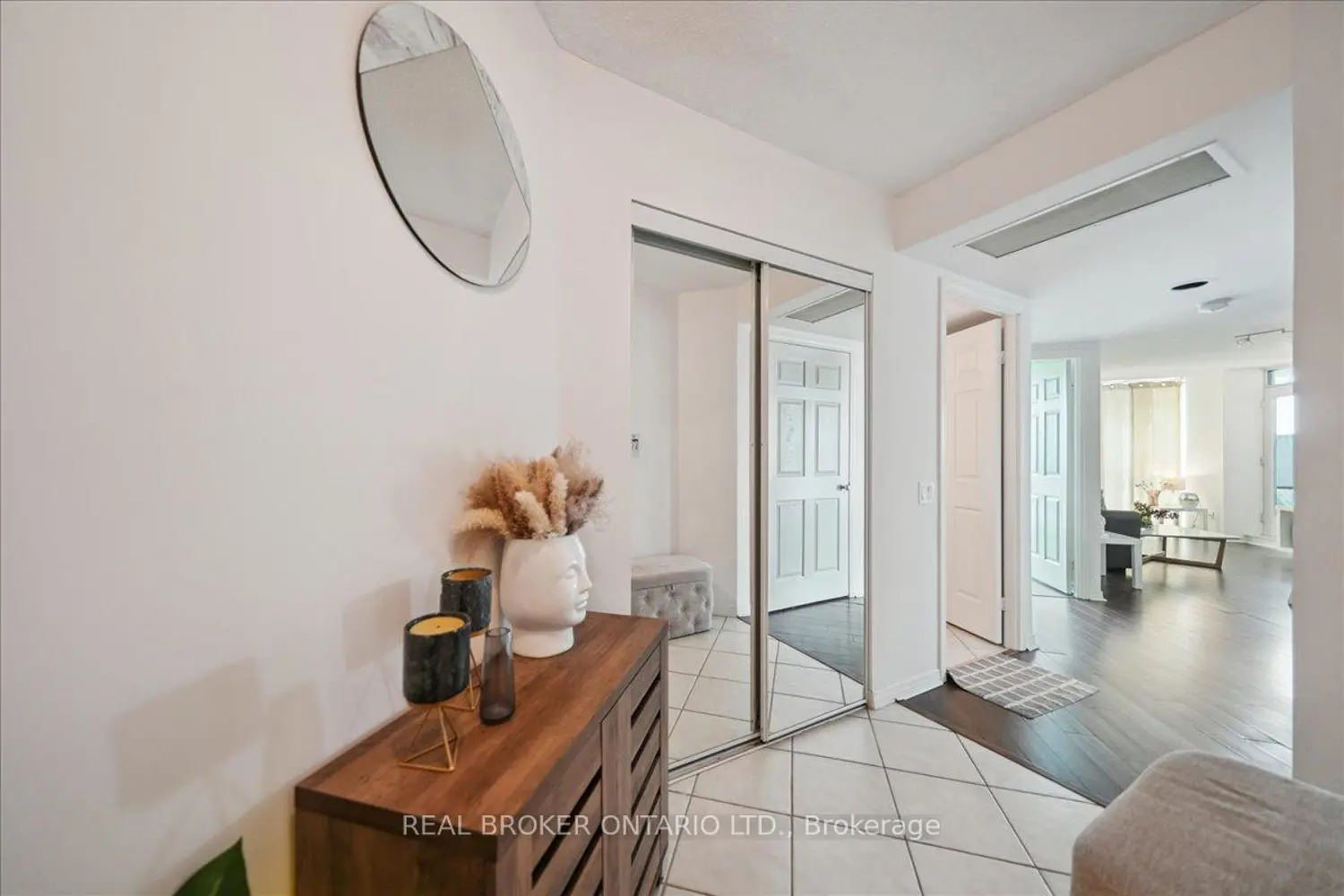 Additional image 16 of 28 Harrison Garden Boulevard 808