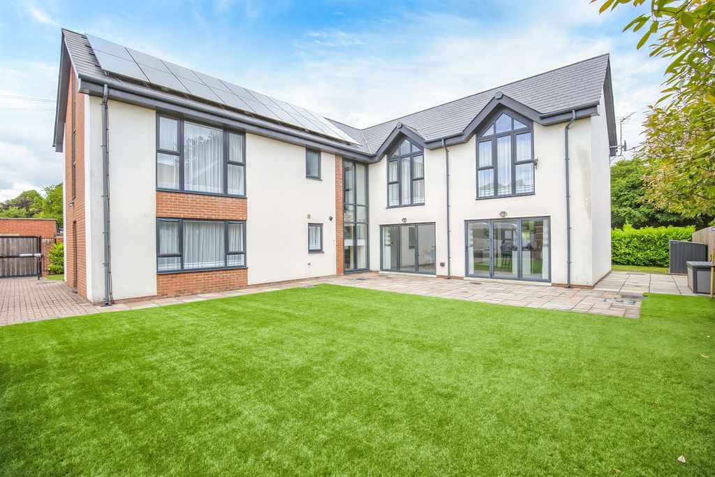 5 bed detached house for saleHeol Y Delyn, Lisvane, Cardiff CF14