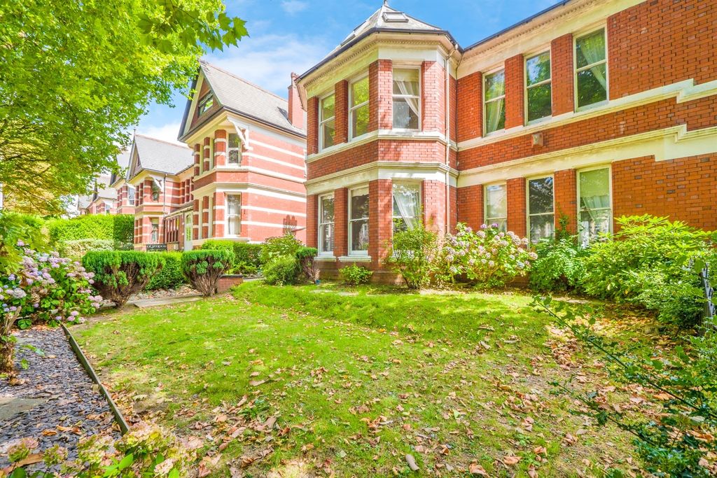10 bed property for salePen-Y-Lan Road, Penylan, Cardiff CF23