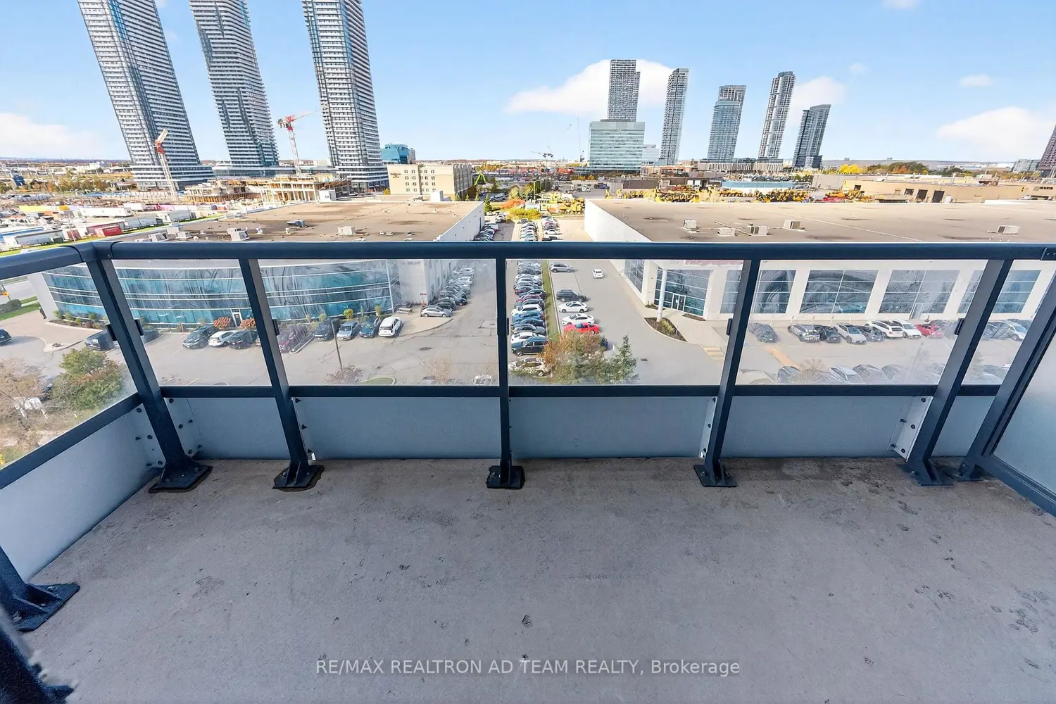 Additional image 20 of 10 Honeycrisp Crescent 717