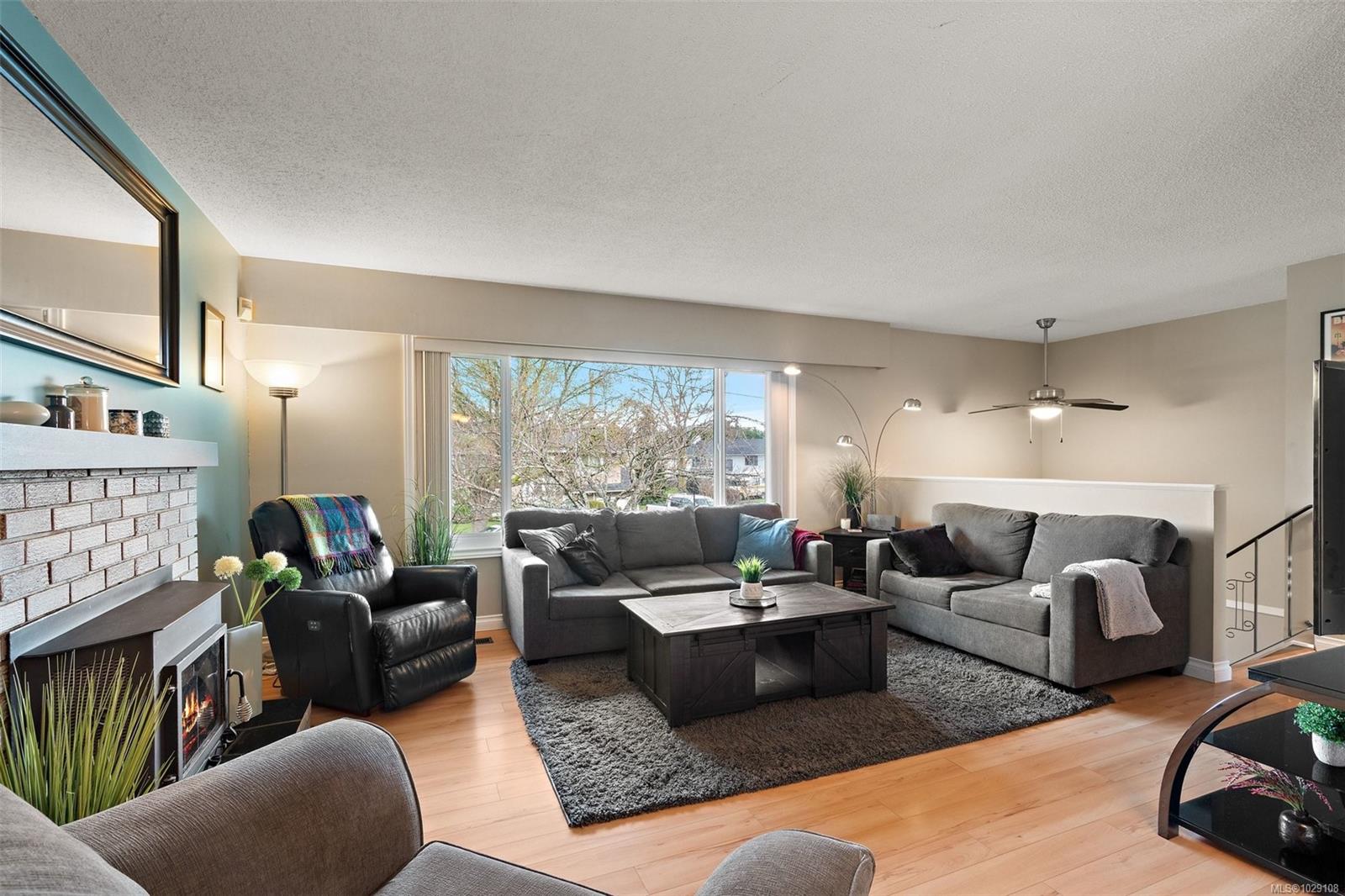 Additional image 5 of 10289 Godfrey Place, Sidney, BC, V8L 2K9