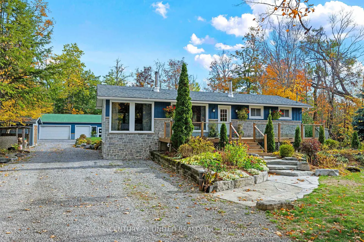 25 Sugarbush Boulevard photo 2