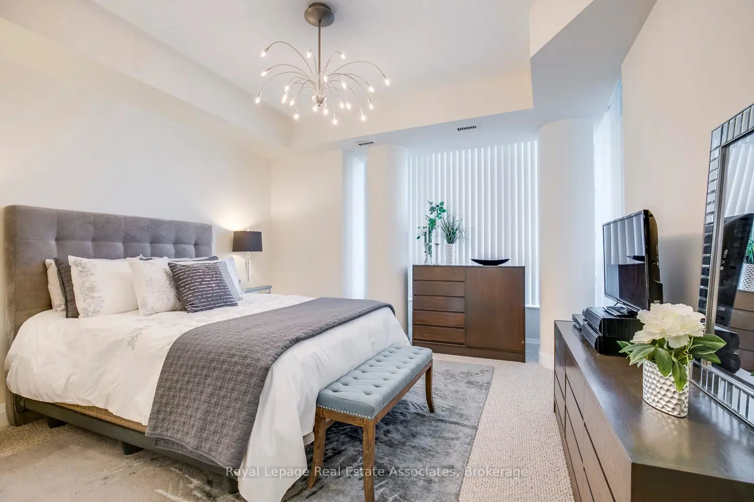 Additional image 16 of 1 Hurontario Street 308