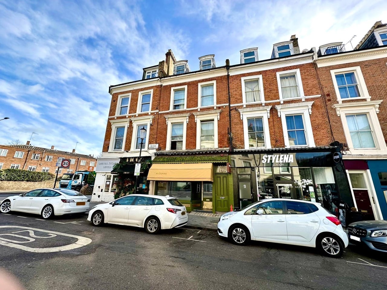 1 Bed Flat, Russell Gardens, W14, N1 7GU