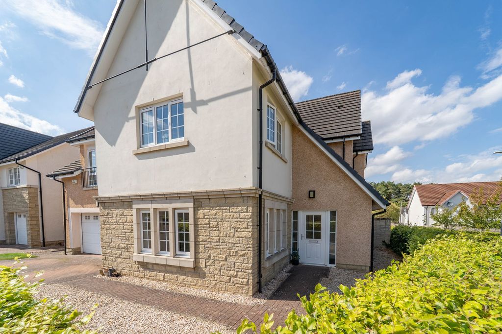 Additional image 27 of 5 bed detached house for sale26 West Cairn View, Murieston, Livingston EH54