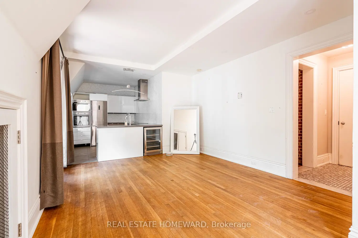 Additional image 2 of 3025 Queen Street