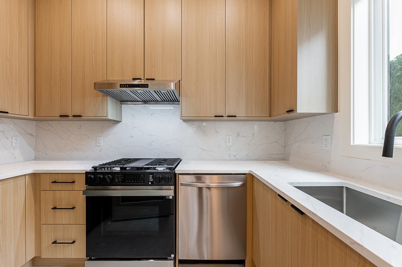 Additional image 4 of 2-6554 Charles Street, Burnaby, BC, V5B 2H1