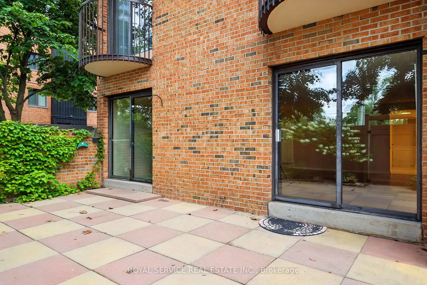 Additional image 20 of 337 Simcoe Street 101