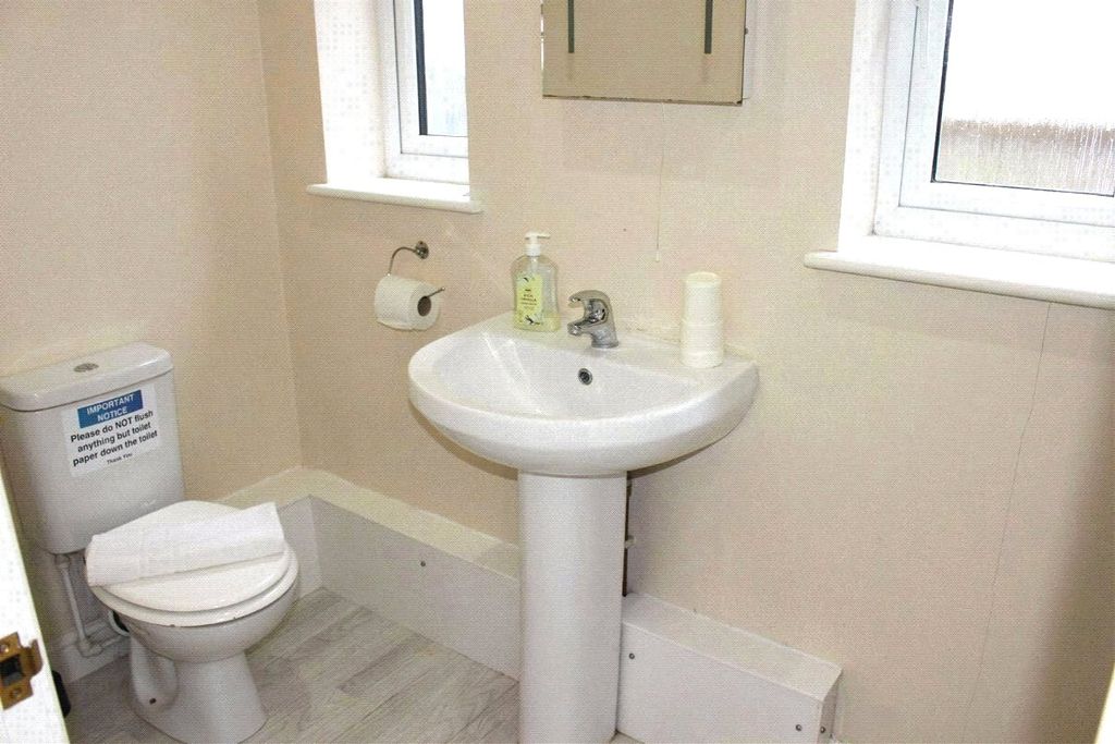 Additional image 6 of 2 bed flat for saleApt 6 (20) Coastal View, Pendine, Carmarthen SA33