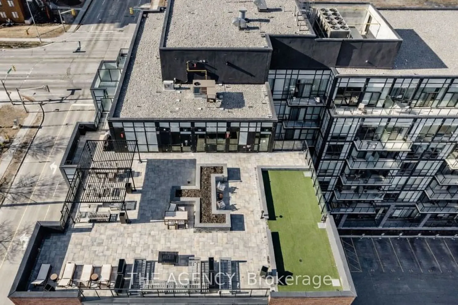 Additional image 20 of 681 Yonge Street 327