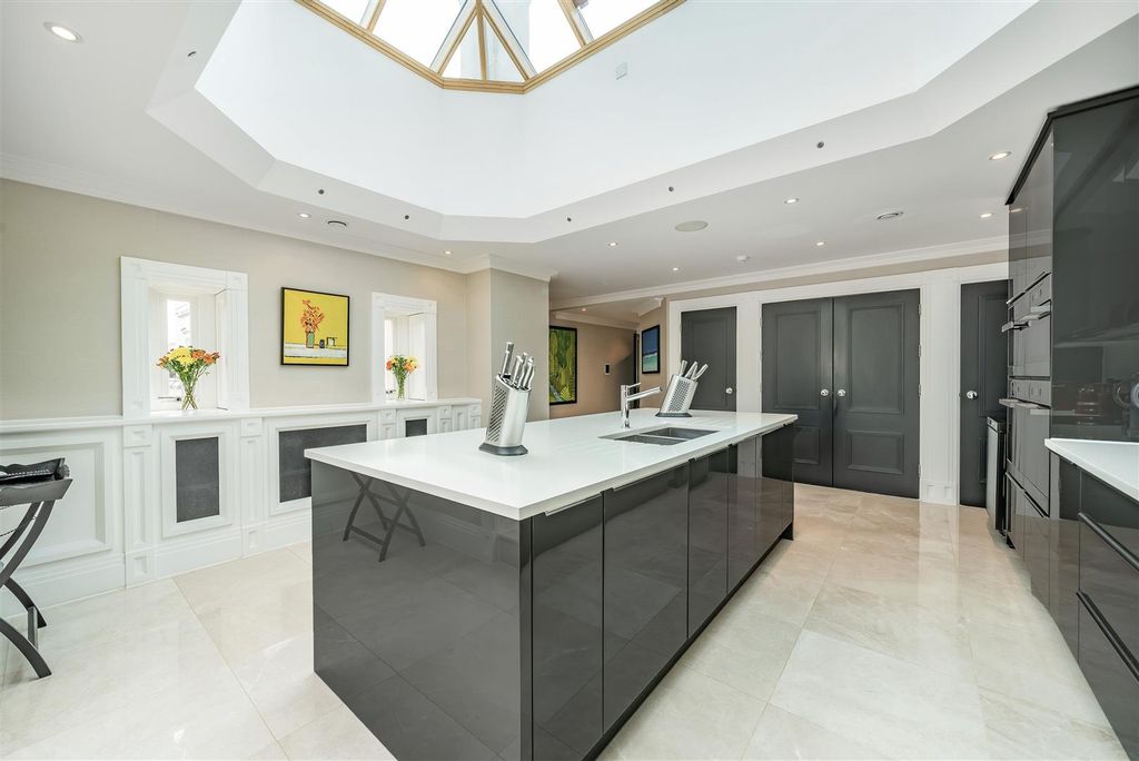 Additional image 10 of 3 bed flat for saleWoodland Way, Kingswood KT20