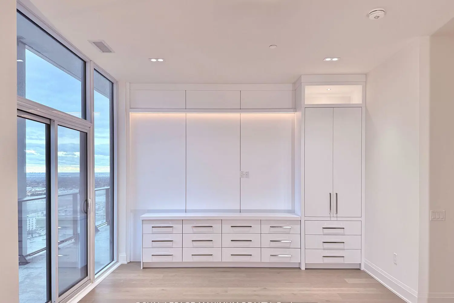 Additional image 10 of 9000 Jane Street Ph 212