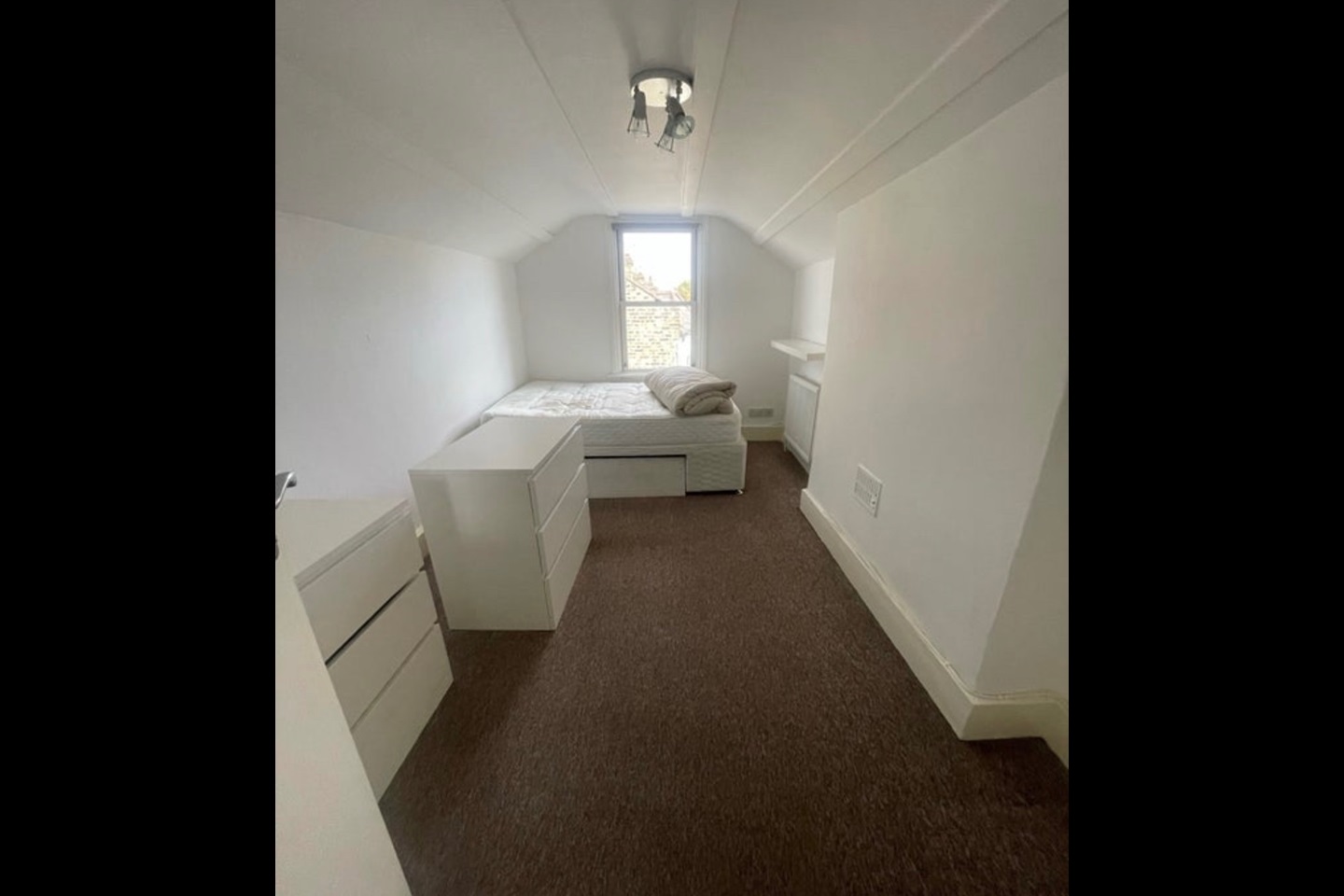 Room in a Shared Flat, Falcon Road, SW11, N1 7GU