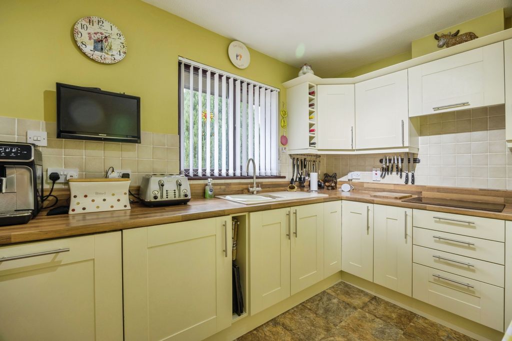 Additional image 5 of 4 bed detached bungalow for saleKaims Grove, Livingston EH54