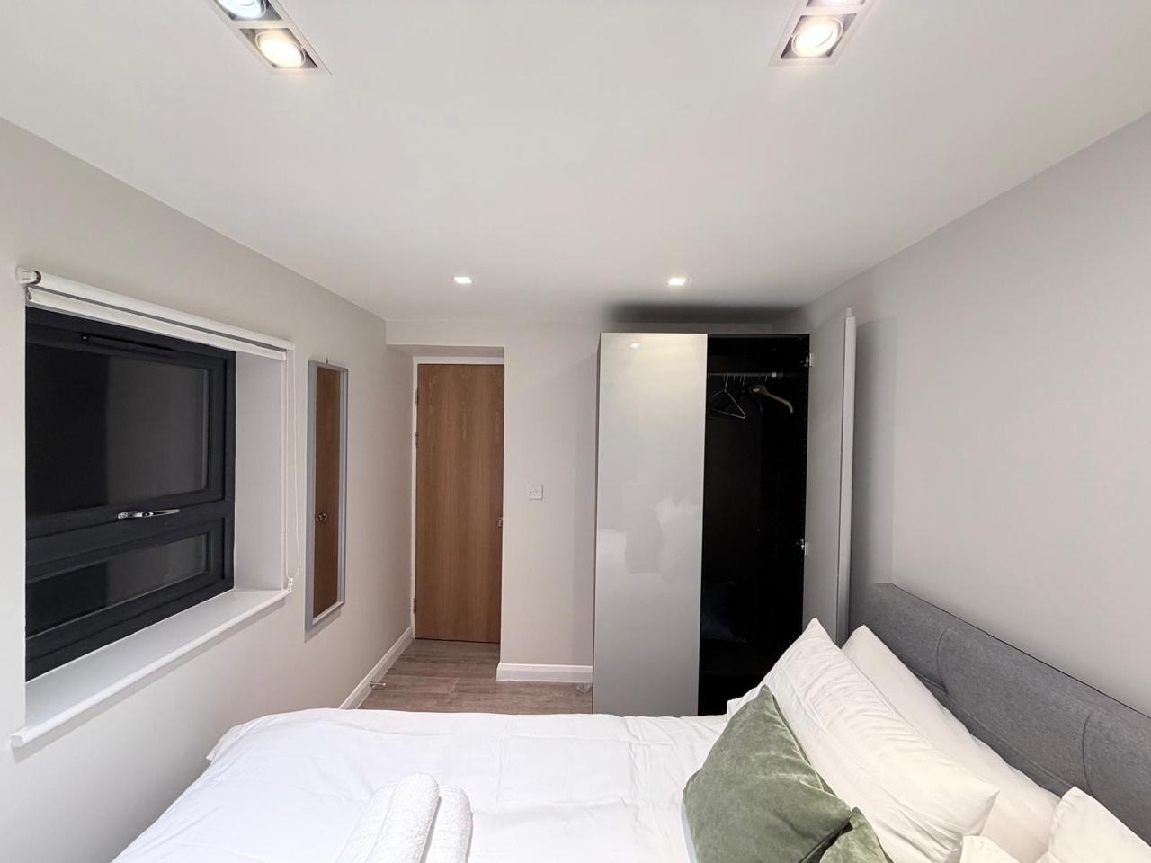 1 Bed Flat, Lavender Hill, SW11, SW11 5RW