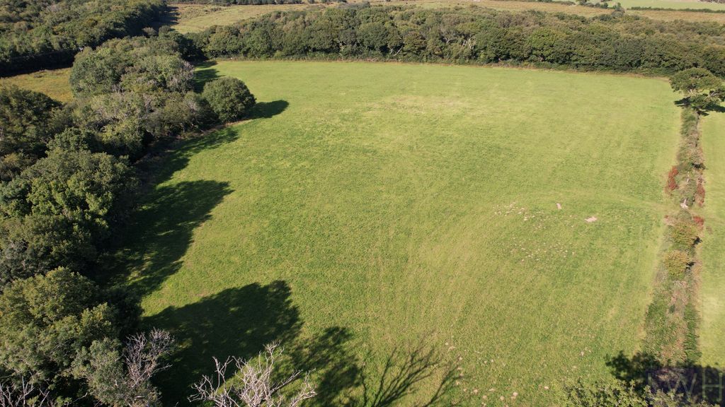 Land for saleFelin Land, Llangybi LL53