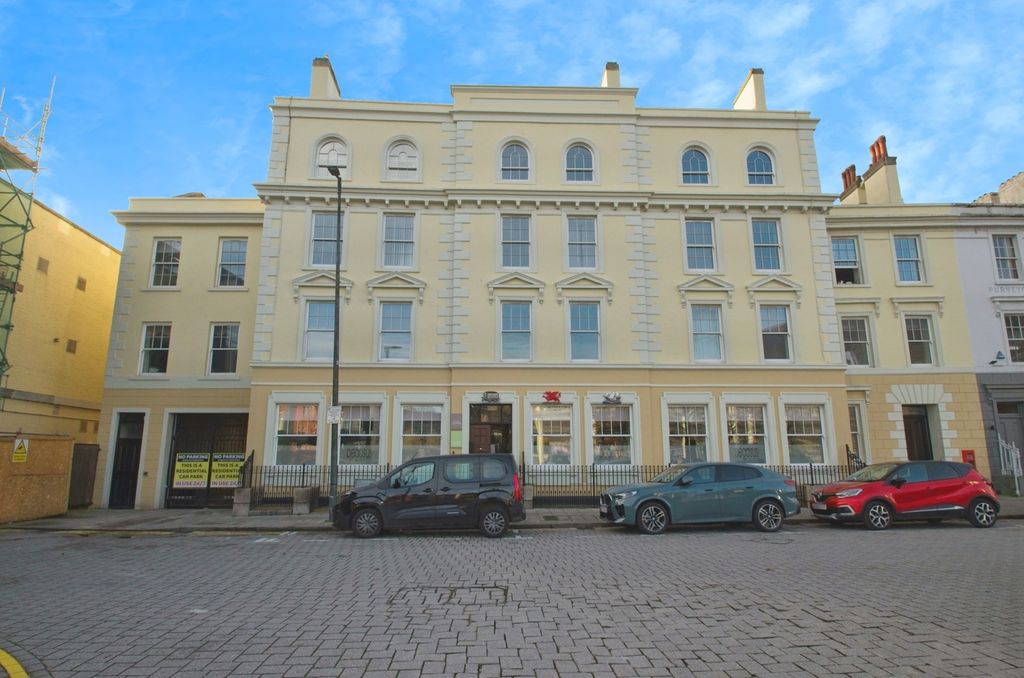 2 bed flat for saleOcean Buildings, Bute Crescent, Cardiff CF10