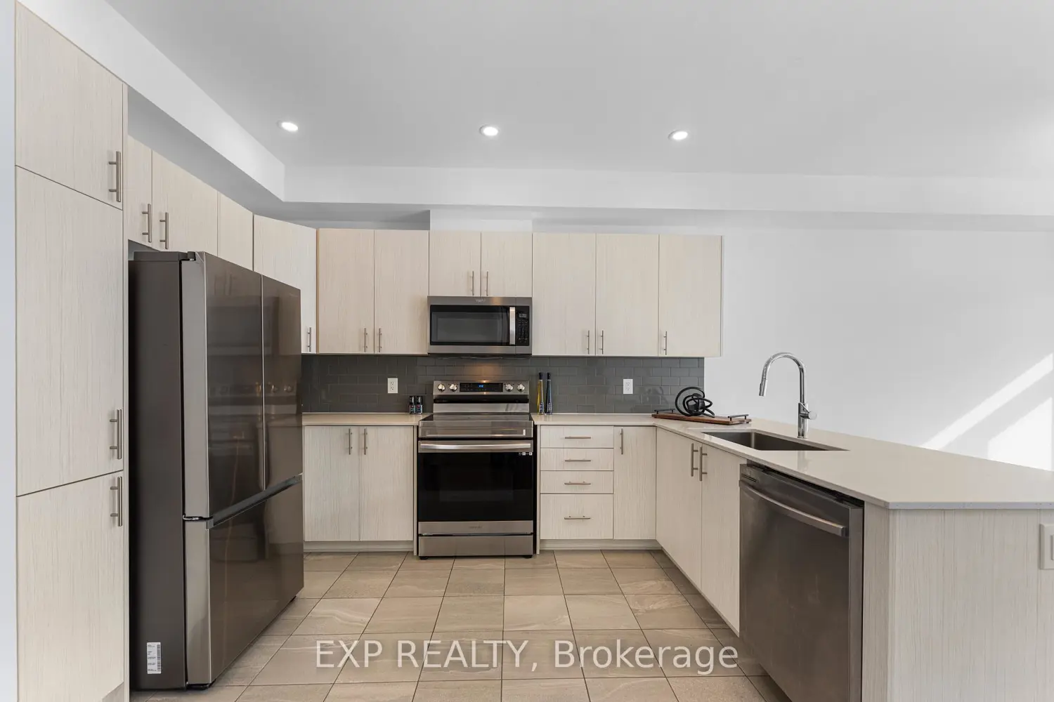 Additional image 8 of 27 Moosonee Crescent