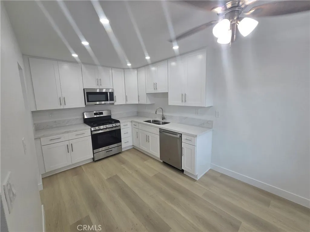 Additional image 23 of 220 12th St Unit 17, Huntington Beach, CA 92648