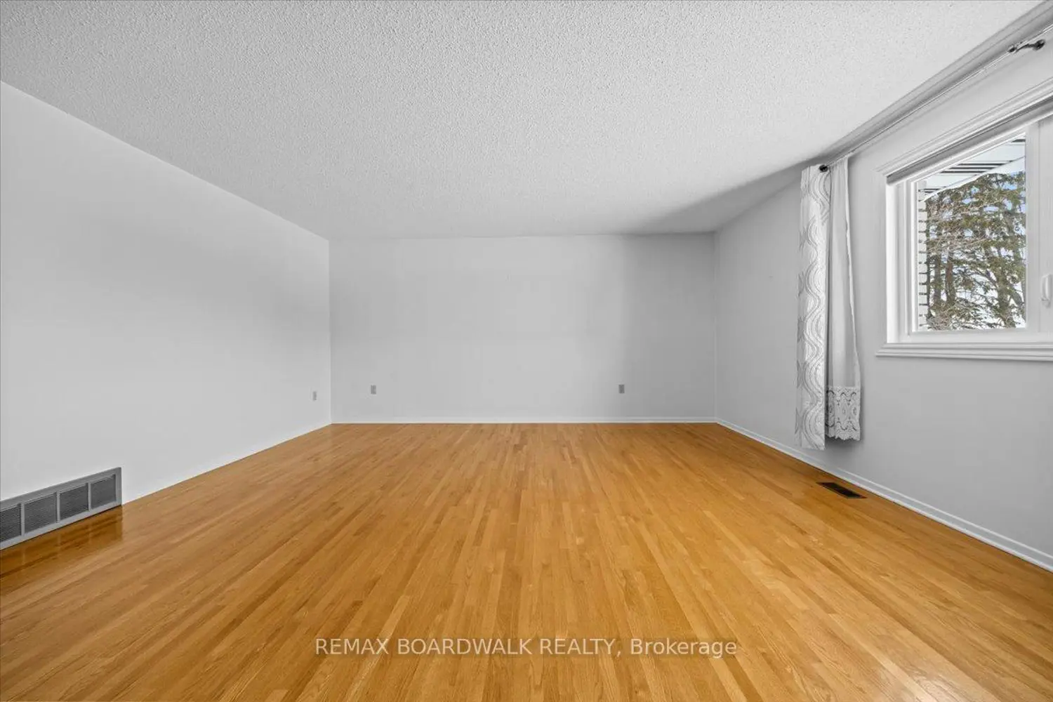 Additional image 4 of 4547 Carlsbad Lane