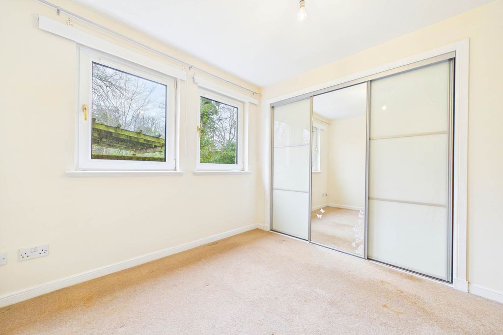 2 bed flat for saleWoodburn Park, Hamilton ML3 photo 5