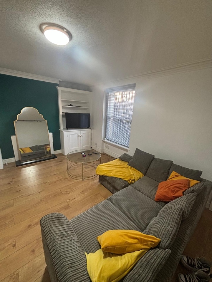 1 Bed Flat, Battersea Bridge Road, SW11, N1 7GU