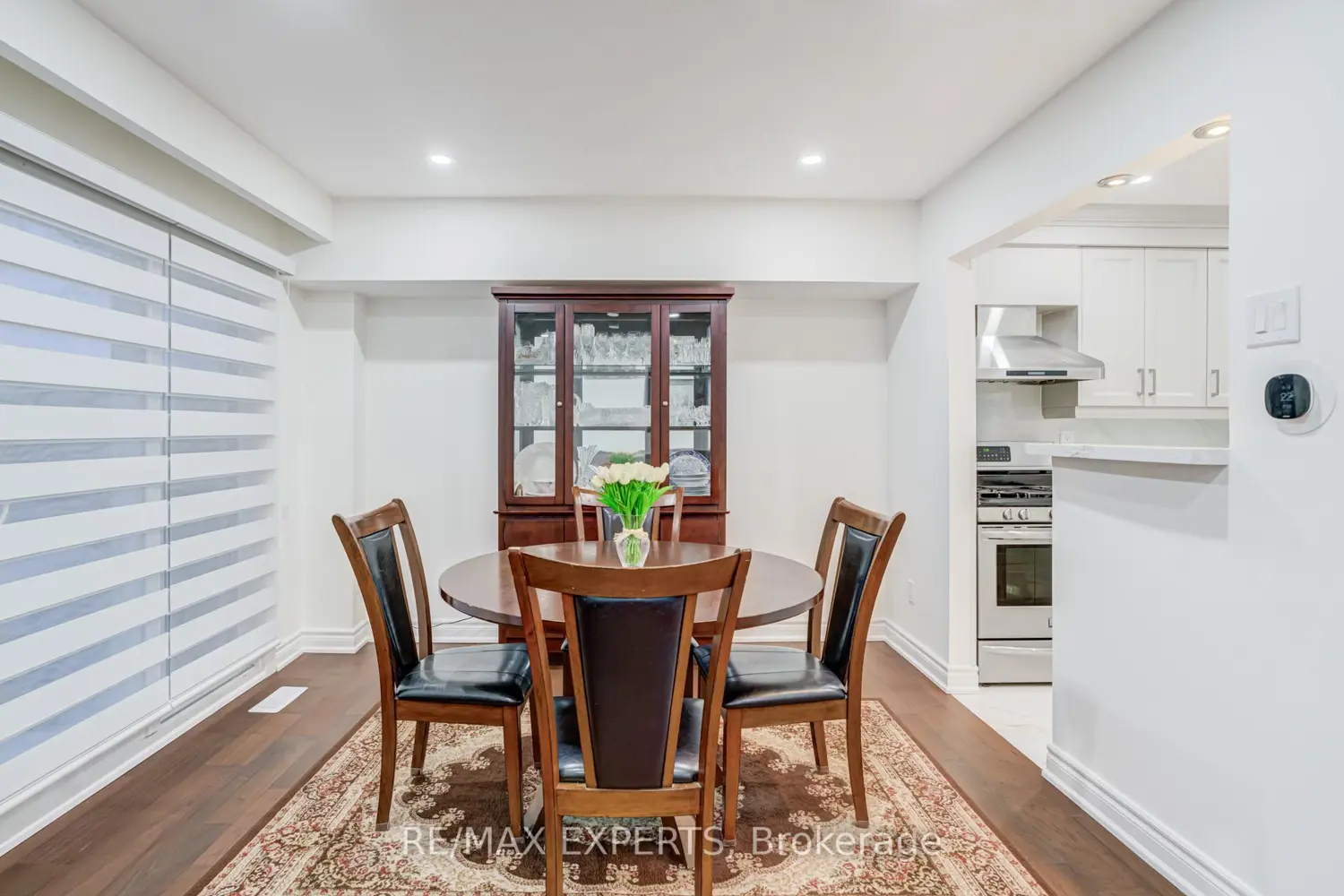 10 Knightsbridge Way photo 5