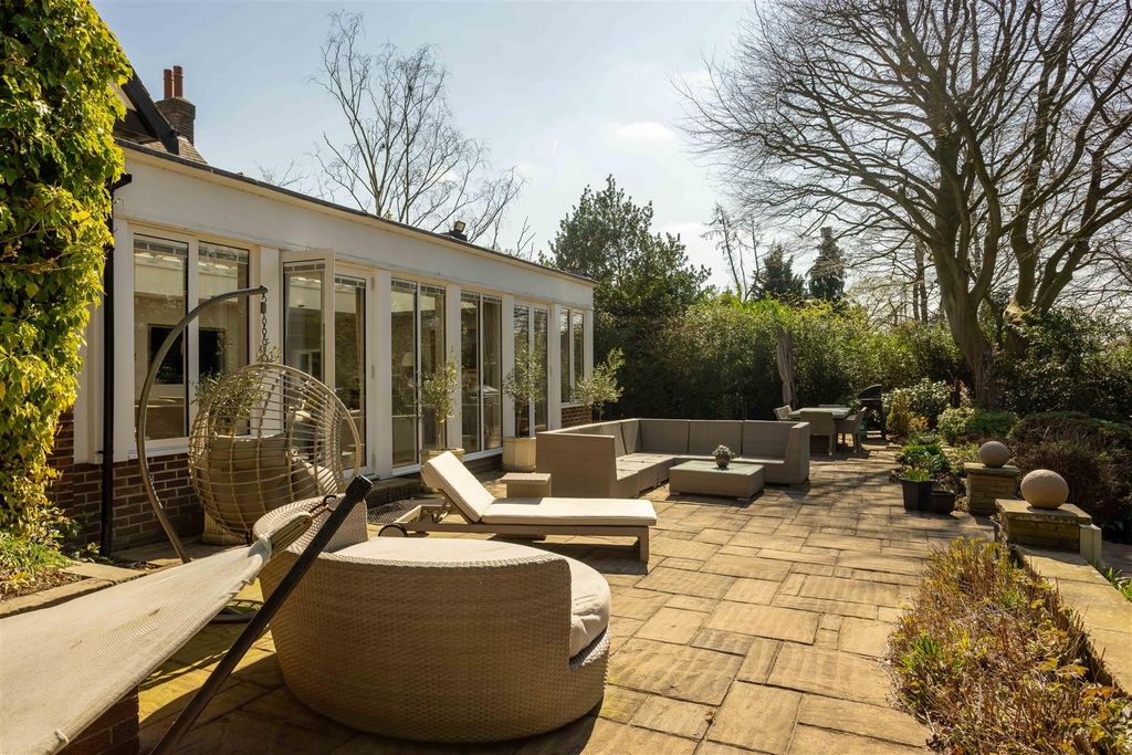 Additional image 17 of 6 bed detached house for saleSandmoor Avenue, Alwoodley, Leeds LS17