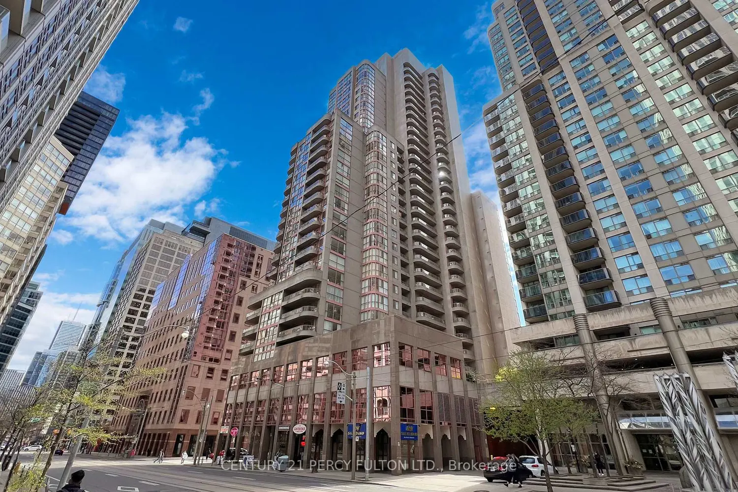 736 Bay Street 703 photo 2