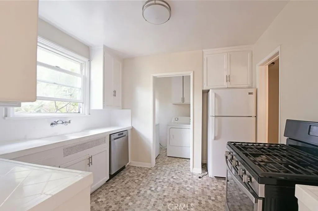 Additional image 5 of 11061 ohio Avenue, Los Angeles, CA 90025