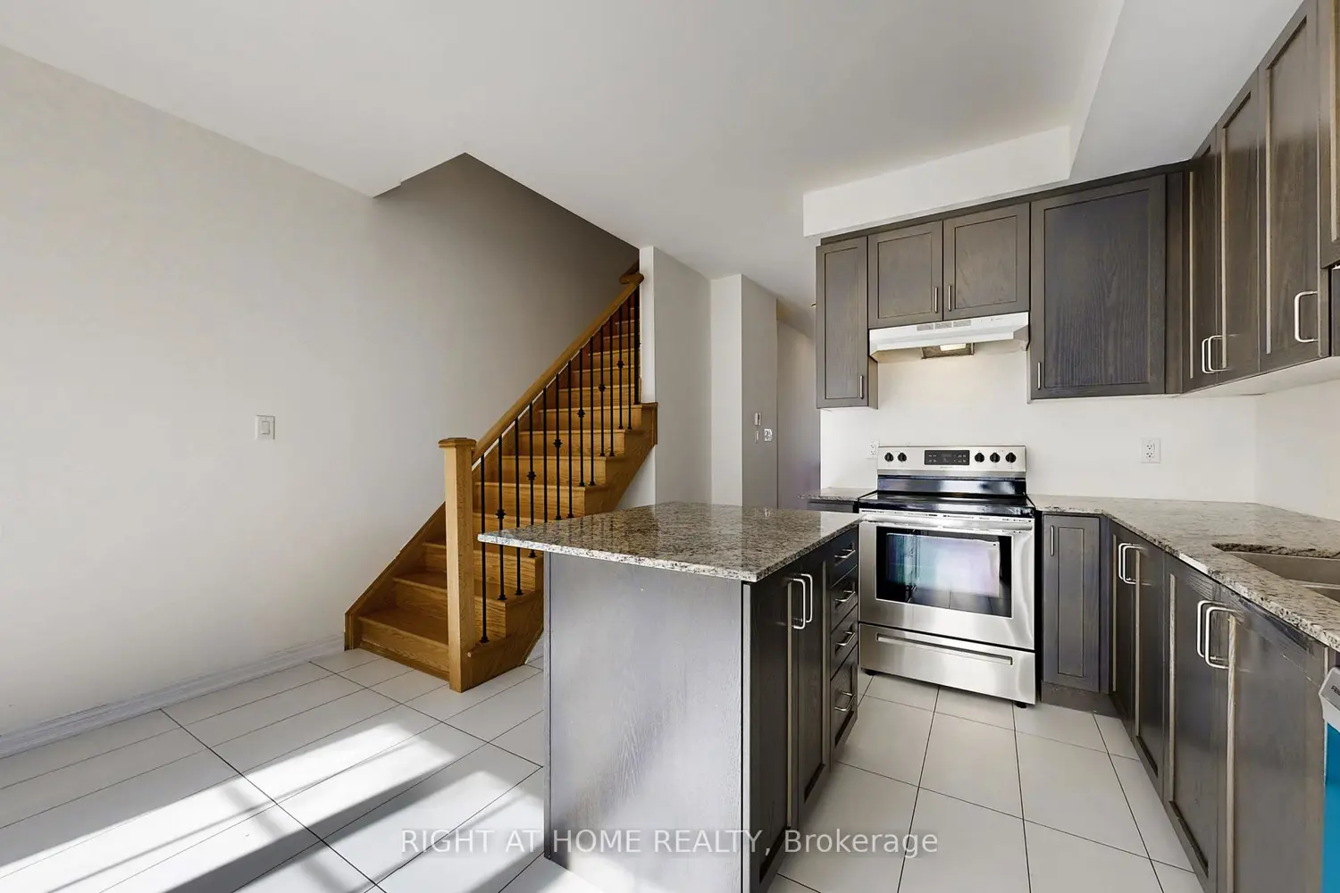 553 Whites Hill Avenue photo 5