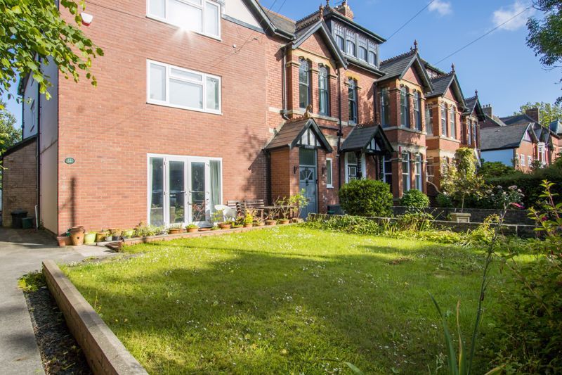 2 bed flat for saleVictoria Road, Penarth CF64