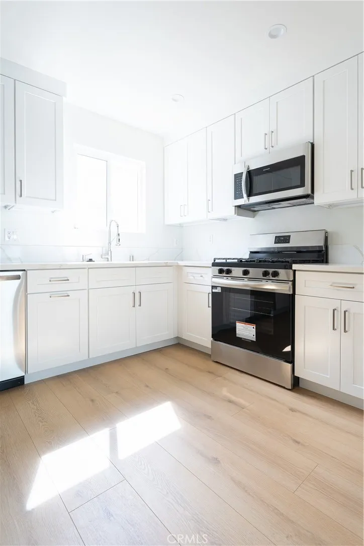 Additional image 49 of 1065 E Spazier Ave Unit 102, Burbank, CA 91502