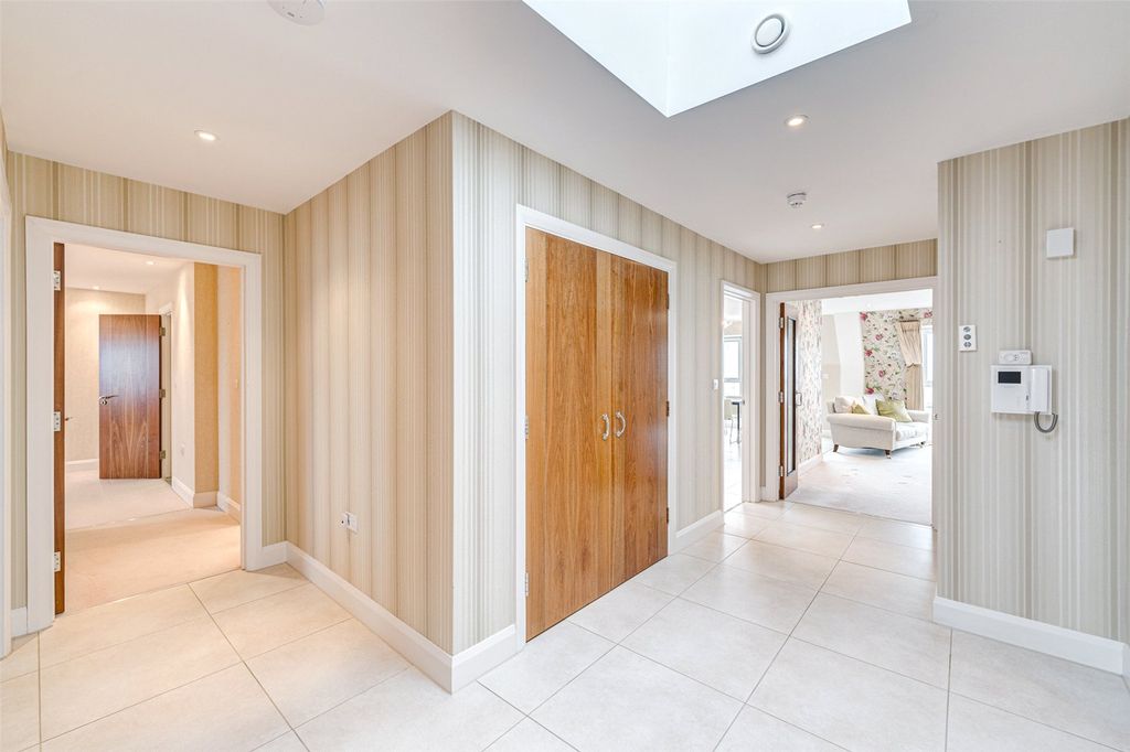 Additional image 7 of 3 bed flat for saleMarine Parade, Worthing, West Sussex BN11