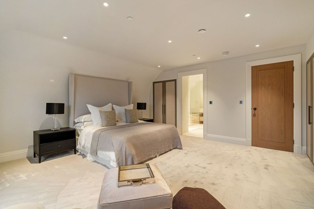 Additional image 10 of 3 bed penthouse for saleMagna Carta Park, The Huntingfield, Egham TW20