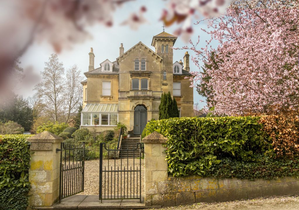 2 bed flat for salePark Gardens, Bath BA1
