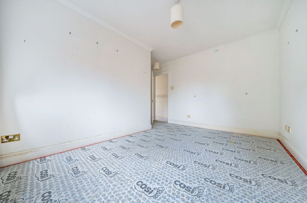 Additional image 11 of 3 bed flat for saleTudor Close, Chichester PO19