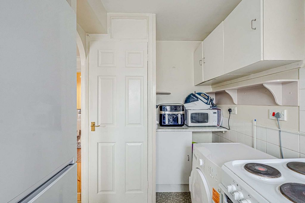 Additional image 5 of 1 bed flat for saleSandon Close, Rochford SS4