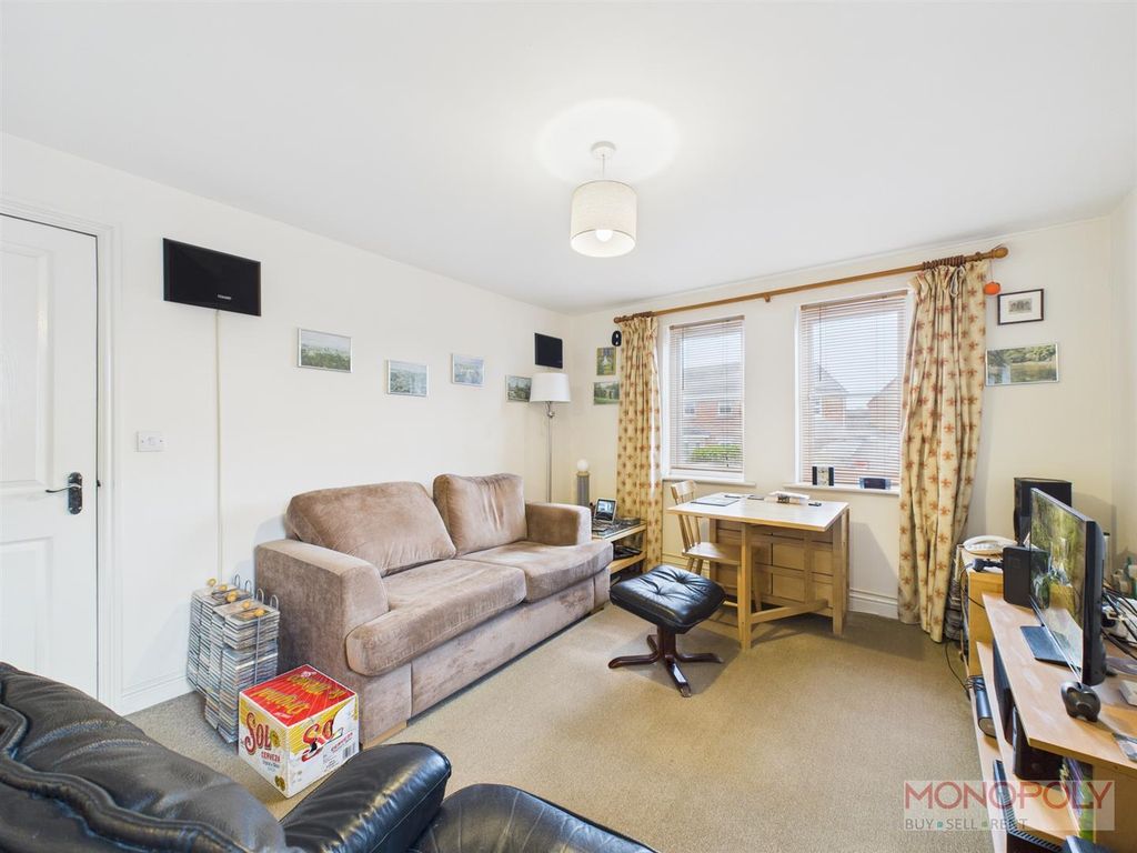 1 bed flat for salePendinas, Wrexham LL11 photo 3