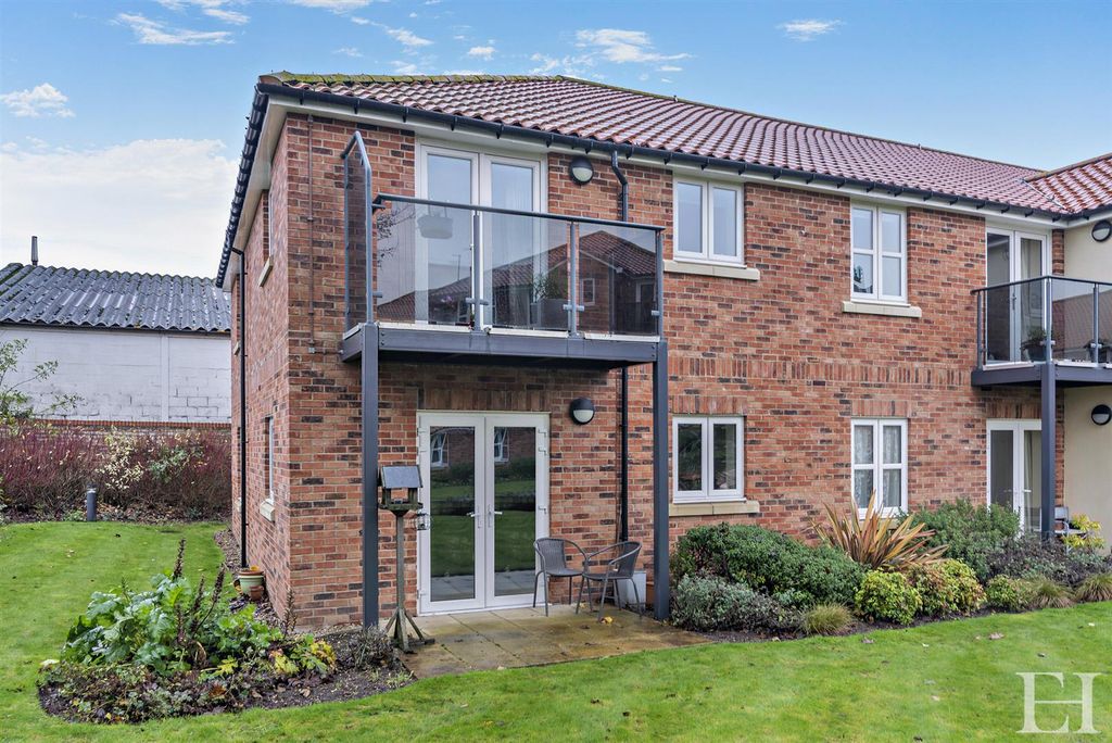 2 bed flat for sale10 Rogerson Court, Scaife Garth, Pocklington, York, Yorkshire YO42
